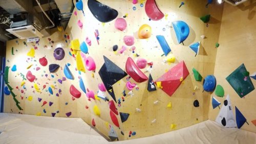 神奈川県のクライミング施設「クライミングバム 横浜店」